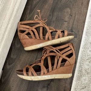 OTBT tie up sandal size 8